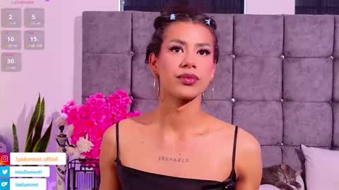 Queen Dumont   online show from February 10, 7:07 pm