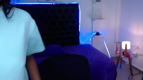 Snapshot of aixa_shaw chatting on December 4, 6:28 pm AIXA online show from December 4, 6:28 pm
