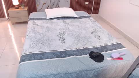 Snapshot of aixa_shaw chatting on October 27, 12:20 pm AIXA online show from October 27, 12:20 pm