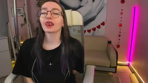 akaheby online show from March 11, 12:06 pm