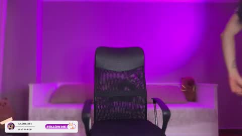 Snapshot of akame_s chatting on October 18, 9:15 pm             online show from October 18, 9:15 pm