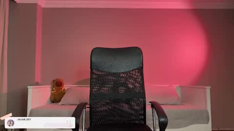 Snapshot of akame_s chatting on October 27, 7:40 pm             online show from October 27, 7:40 pm