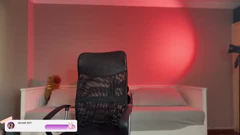 Snapshot of akame_s chatting on October 28, 8:11 pm             online show from October 28, 8:11 pm