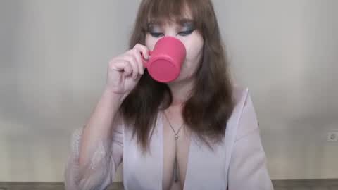 Shelly online show from July 17, 3:39 pm