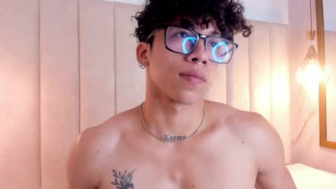 akazaboy online show from November 27, 4:36 am