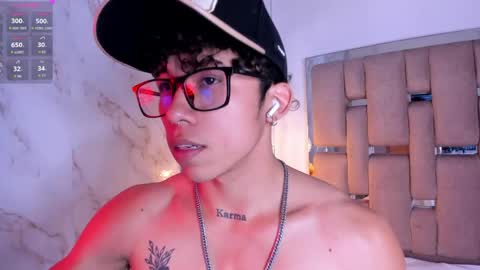 akazaboy online show from May 7, 5:46 am