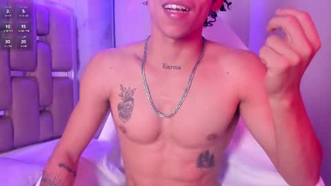 akazaboy online show from June 11, 8:29 pm