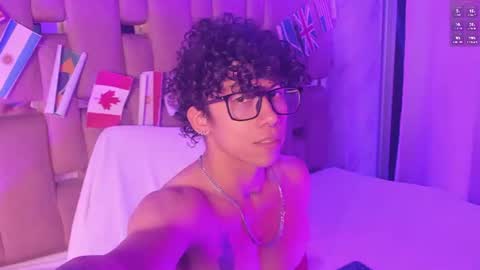 akazaboy online show from June 13, 8:51 pm