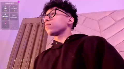 akazaboy online show from July 4, 5:46 am