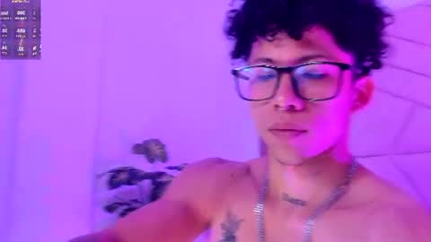 akazaboy online show from August 7, 4:58 am