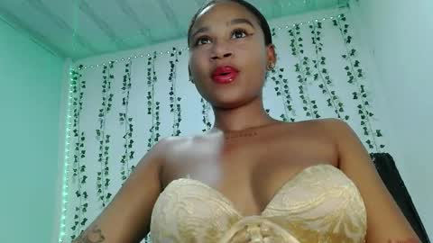 Snapshot of akemy_saunderz chatting on June 1, 2:46 am akemy_saunderz online show from June 1, 2:46 am