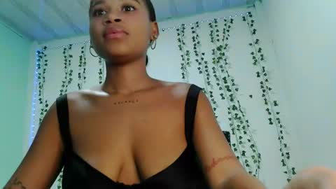 Snapshot of akemy_saunderz chatting on June 11, 3:04 am akemy_saunderz online show from June 11, 3:04 am