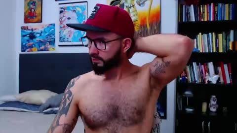 Snapshot of akiles_r chatting on October 22, 10:42 pm akiles online show from October 22, 10:42 pm