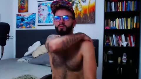 Snapshot of akiles_r chatting on October 29, 11:17 pm akiles online show from October 29, 11:17 pm