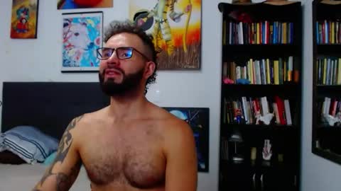 Snapshot of akiles_r chatting on November 12, 11:03 pm akiles online show from November 12, 11:03 pm