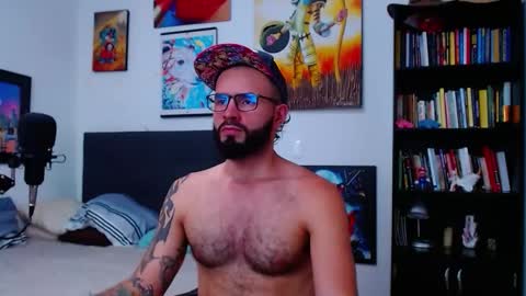 Snapshot of akiles_r chatting on November 13, 10:19 pm akiles online show from November 13, 10:19 pm