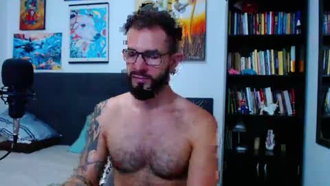 Snapshot of akiles_r chatting on November 25, 12:54 am akiles online show from November 25, 12:54 am