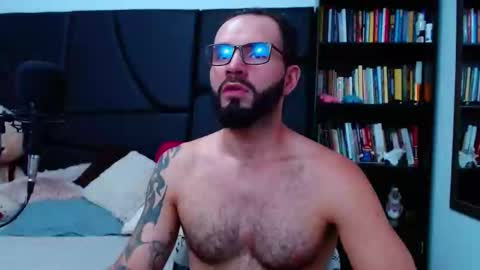 Snapshot of akiles_r chatting on December 17, 11:11 pm akiles online show from December 17, 11:11 pm