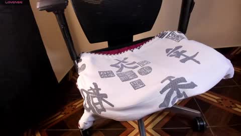 Snapshot of akira_tattoo chatting on May 9, 12:05 am Akira online show from May 9, 12:05 am