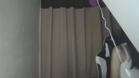 akira_z101 online show from March 3, 9:33 am