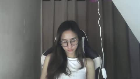 akira_z101 online show from March 3, 2:15 pm