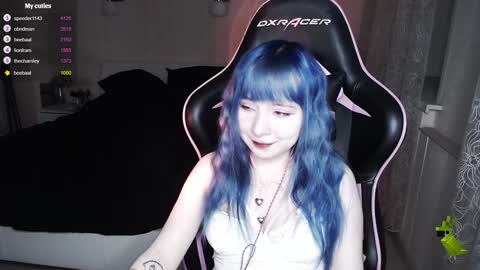 akirahartyx online show from December 1, 4:29 pm