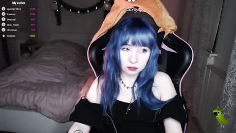 akirahartyx online show from December 20, 2:27 pm