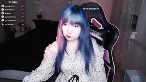 akirahartyx online show from October 19, 5:13 pm