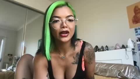 Akira Zay online show from December 3, 5:15 am