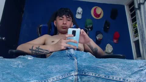 Snapshot of al3xxx_p chatting on May 14, 3:57 am Alex online show from May 14, 3:57 am