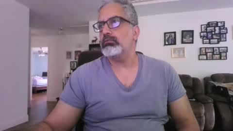 aladdin31673 online show from May 10, 2:22 pm