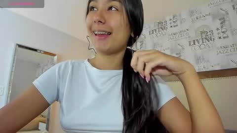 Snapshot of alahiacruz1 chatting on June 23, 7:12 pm A L A H I A online show from June 23, 7:12 pm