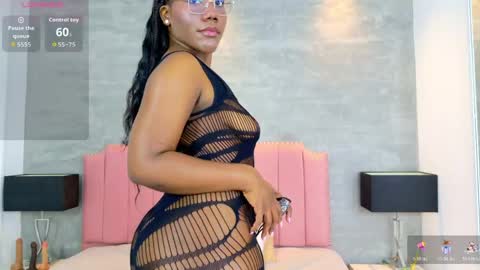 Snapshot of alaia_colins chatting on May 6, 12:08 am alaia_colins online show from May 6, 12:08 am