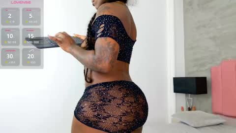 Snapshot of alaia_colins chatting on May 27, 1:46 am alaia_colins online show from May 27, 1:46 am