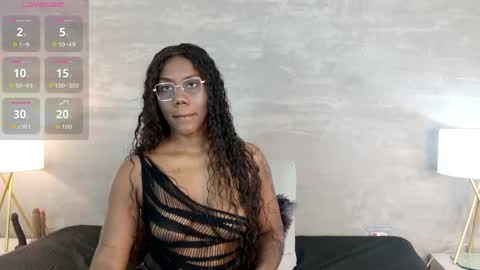 Snapshot of alaia_colins chatting on June 10, 12:44 am alaia_colins online show from June 10, 12:44 am
