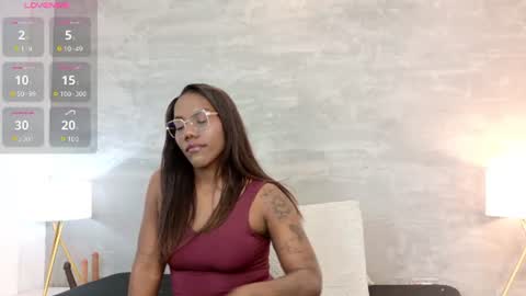 Snapshot of alaia_colins chatting on June 13, 2:53 am alaia_colins online show from June 13, 2:53 am