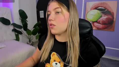 Alaia online show from November 15, 2:35 pm