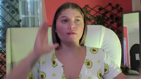 Snapshot of alaia_greyy chatting on May 19, 12:55 pm Alaia online show from May 19, 12:55 pm
