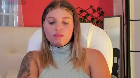 Snapshot of alaia_greyy chatting on May 26, 1:18 pm Alaia online show from May 26, 1:18 pm