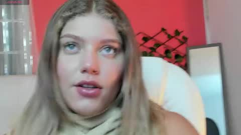 Snapshot of alaia_greyy chatting on June 3, 1:03 pm Alaia online show from June 3, 1:03 pm