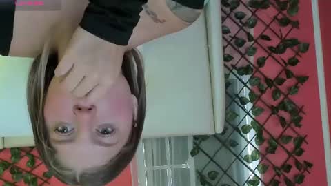 Snapshot of alaia_greyy chatting on June 22, 12:35 pm Alaia online show from June 22, 12:35 pm