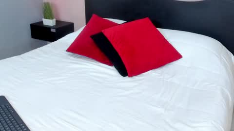 Snapshot of alaiasmile_ chatting on February 8, 1:32 am online show from February 8, 1:32 am