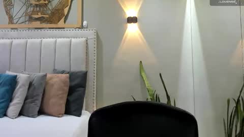     online show from March 8, 6:12 pm