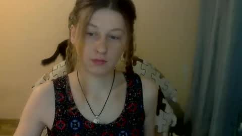 Anna online show from April 1, 2:03 pm