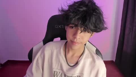 Snapshot of alan18n chatting on December 29, 5:12 pm alan18n online show from December 29, 5:12 pm