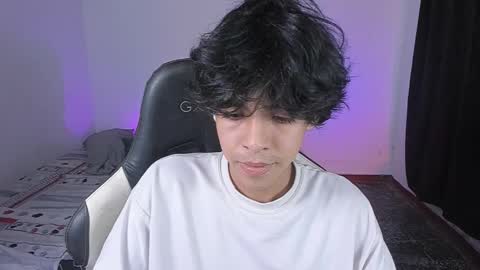 Snapshot of alan18n chatting on November 22, 5:06 am alan18n online show from November 22, 5:06 am