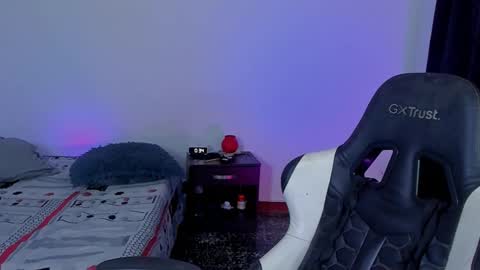 Snapshot of alan18n chatting on November 23, 3:06 am alan18n online show from November 23, 3:06 am