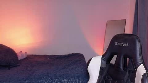 Snapshot of alan18n chatting on April 4, 10:07 pm alan18n online show from April 4, 10:07 pm