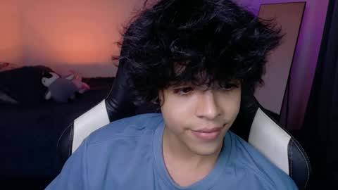 Snapshot of alan18n chatting on April 12, 5:23 am alan18n online show from April 12, 5:23 am
