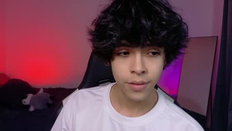 Snapshot of alan18n chatting on April 18, 1:42 am alan18n online show from April 18, 1:42 am